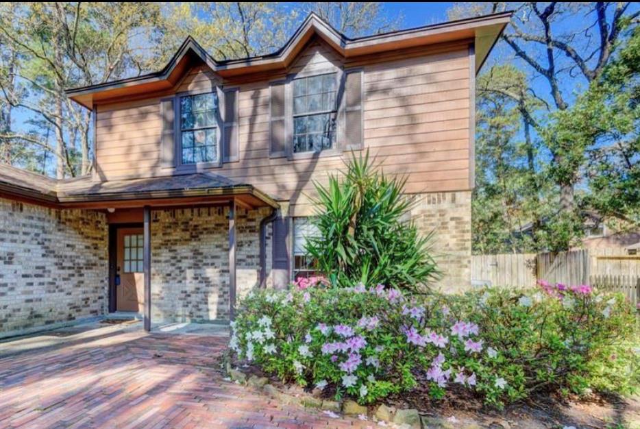 42 Dew Fall Court, The Woodlands, Texas image 2