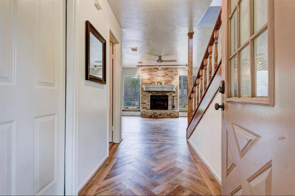 42 Dew Fall Court, The Woodlands, Texas image 4
