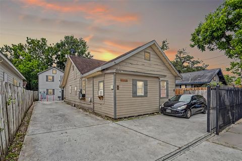 7044 Avenue E Houston TX 77011