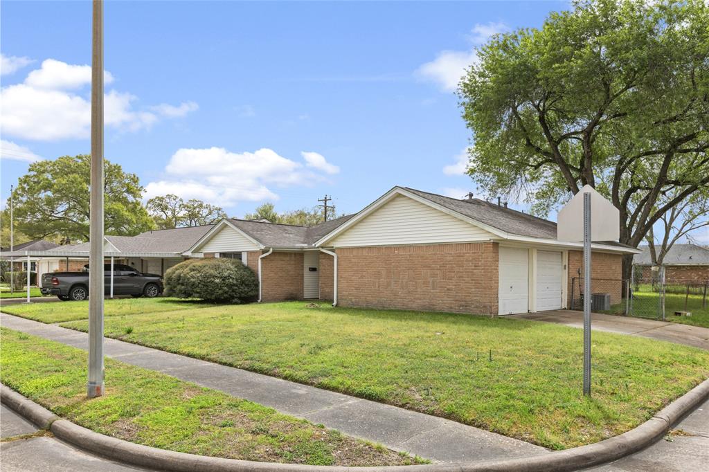 1101 E Rutgers Lane, Deer Park, Texas image 2