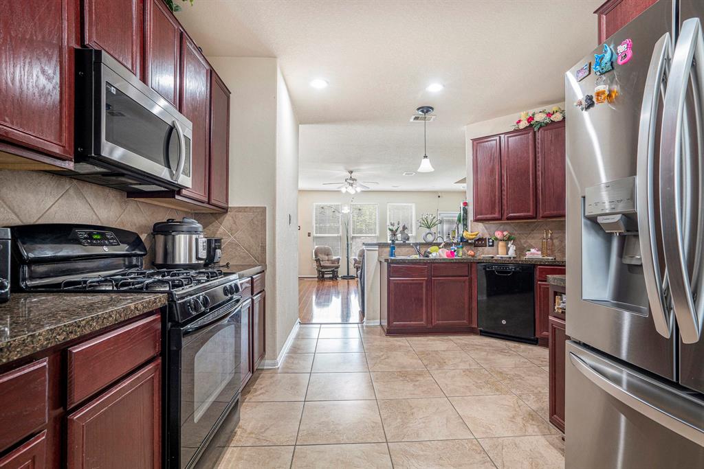 5318 El Tigre Lane, Baytown, Texas image 8