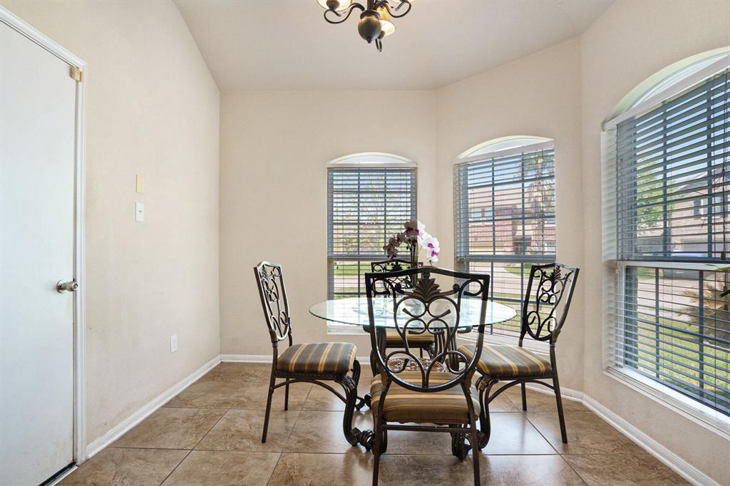 5318 El Tigre Lane, Baytown, Texas image 7