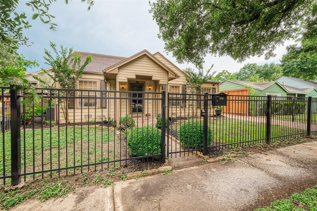 2510 Avenue F, Rosenberg, Texas image 2