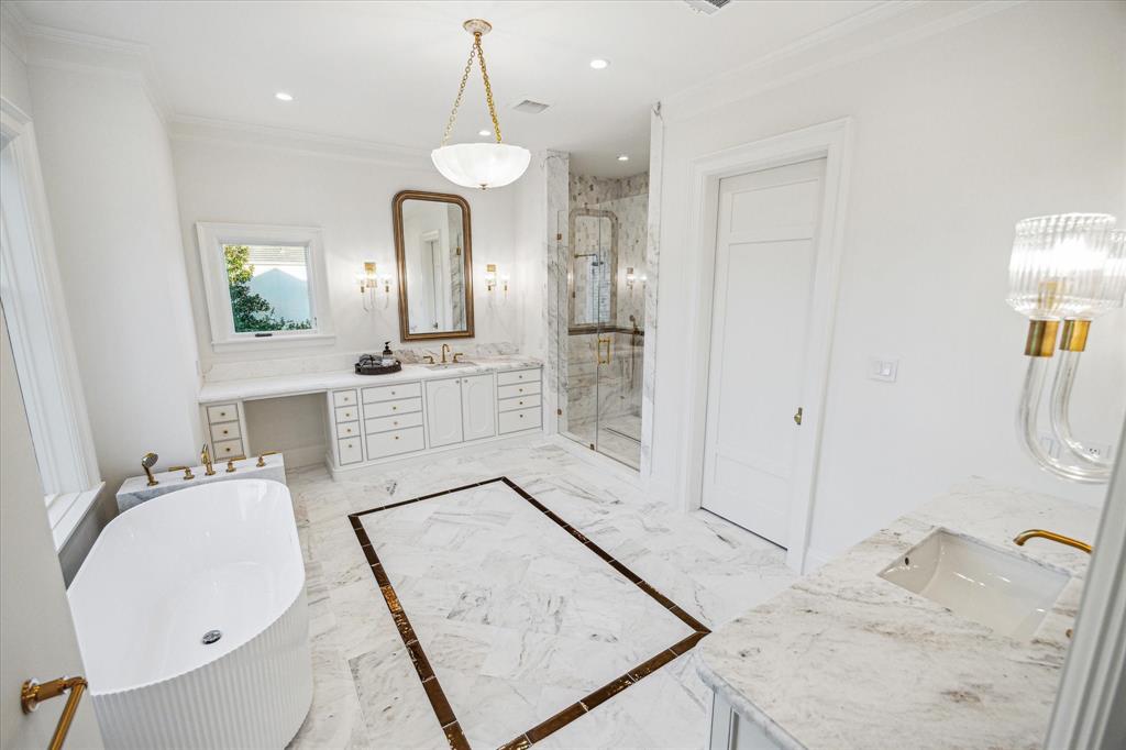 2426 Inwood Drive, Houston, Texas image 30