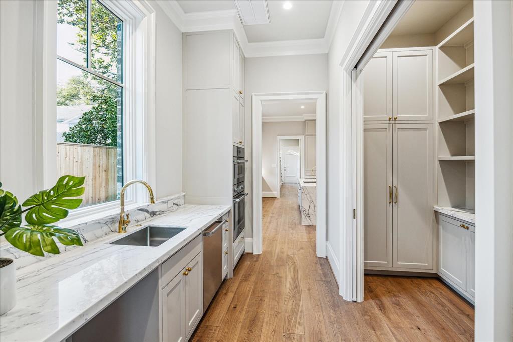 2426 Inwood Drive, Houston, Texas image 15