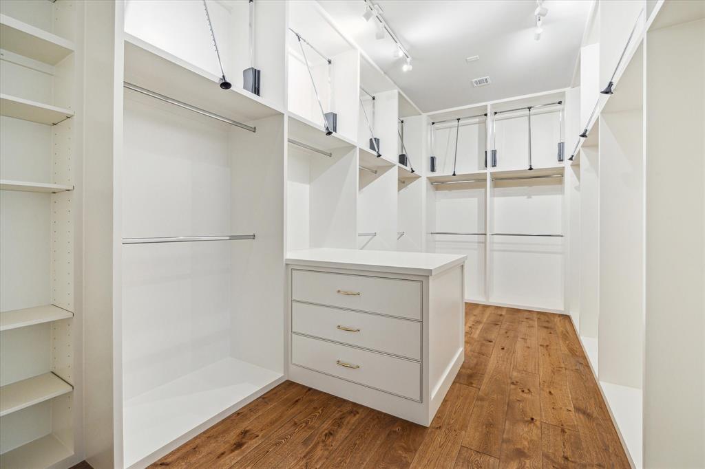 2426 Inwood Drive, Houston, Texas image 34