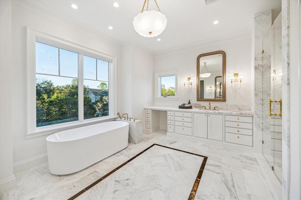 2426 Inwood Drive, Houston, Texas image 29