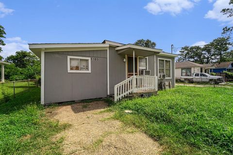 Multifamily For Sale - 5105 Earline Street<br/> Harris County, Houston, TX 77016