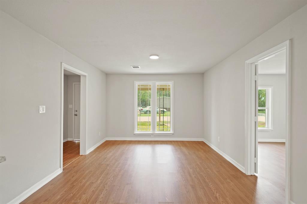 523 E Davitt Street, Eagle Lake, Texas image 4