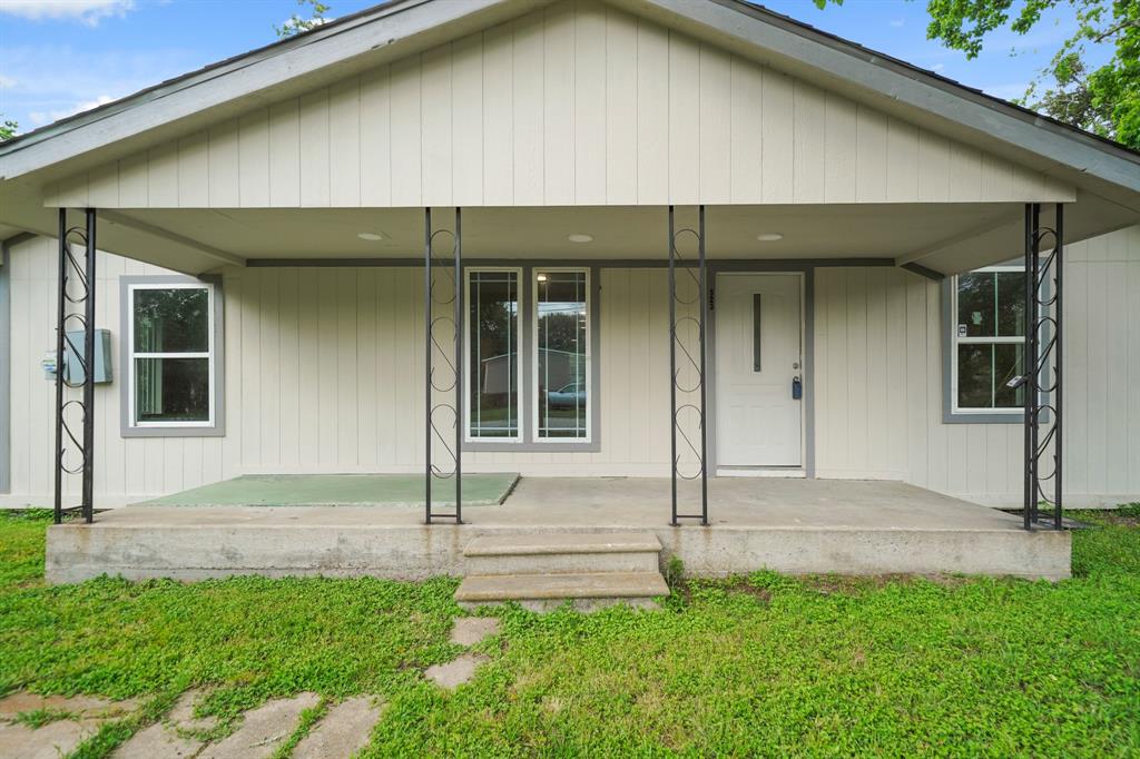 523 E Davitt Street, Eagle Lake, Texas image 2
