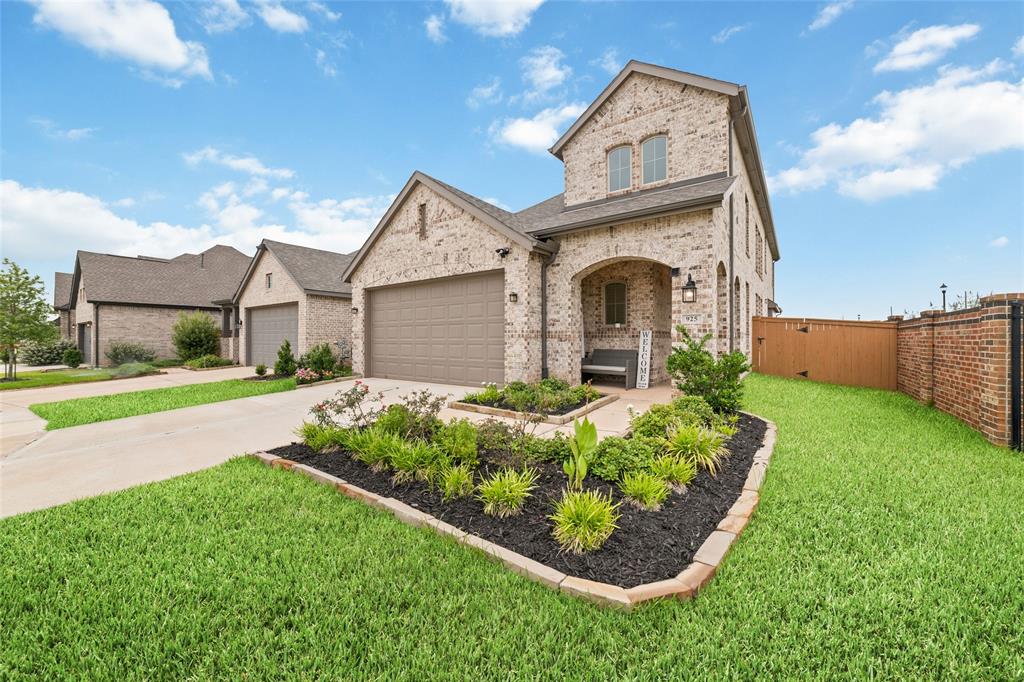 925 Crystal Bend Lane