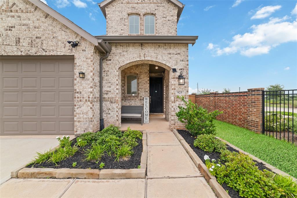 925 Crystal Bend Lane