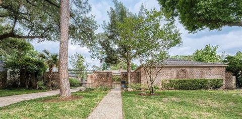 Single Family Residence in Houston TX 2515 Briarpark Drive Drive.jpg