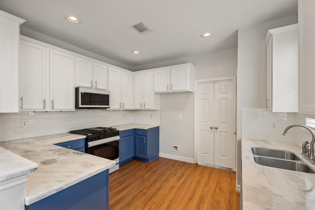 2422 Doral Drive, Baytown, Texas image 3