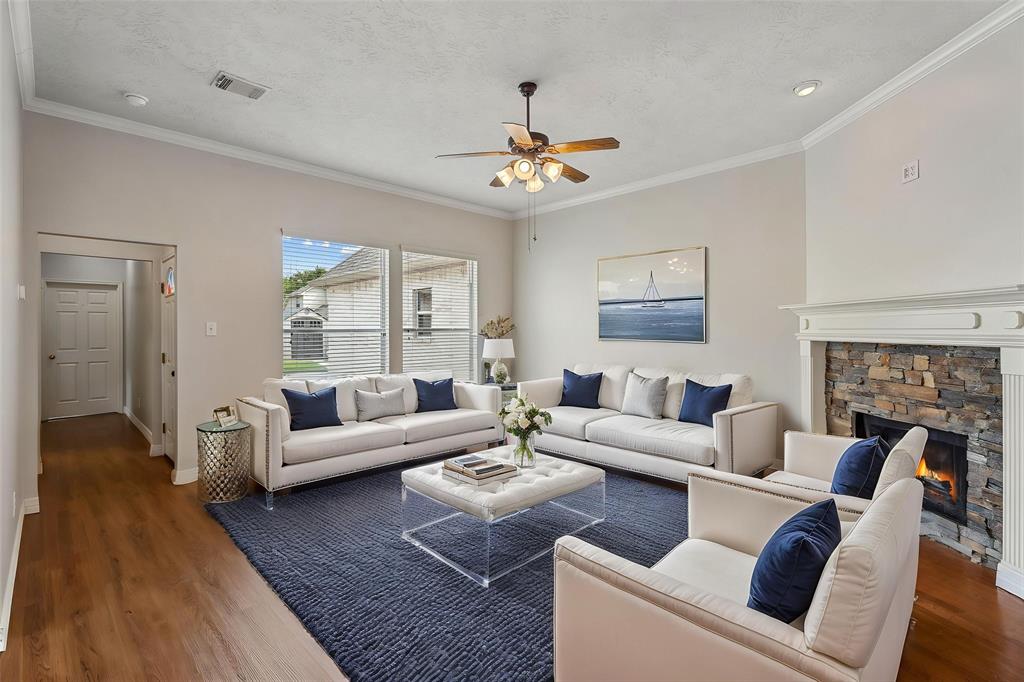 2422 Doral Drive, Baytown, Texas image 4
