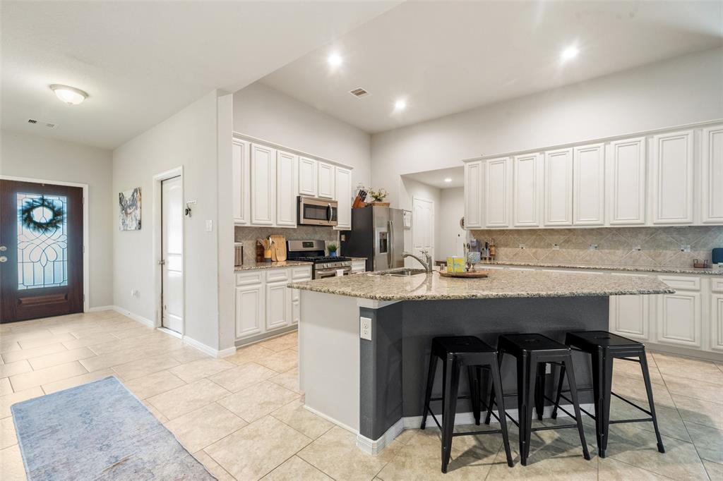 14207 Irvine Ranch Trail, Conroe, Texas image 3