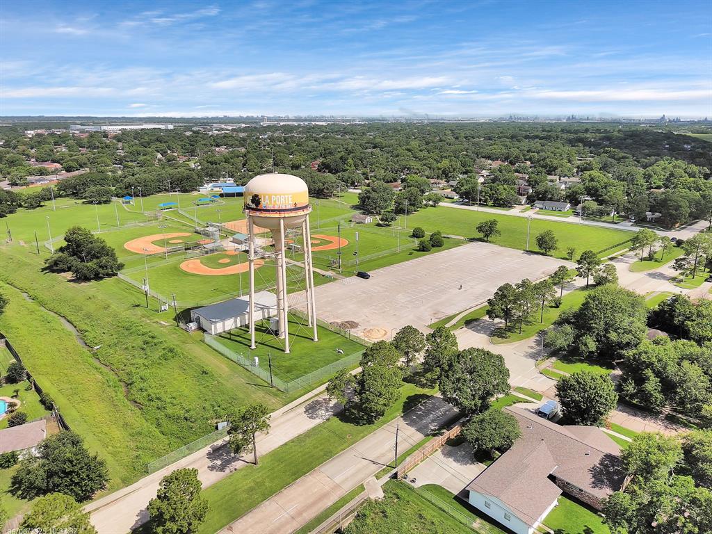 10438 Rustic Gate Road, La Porte, Texas image 34