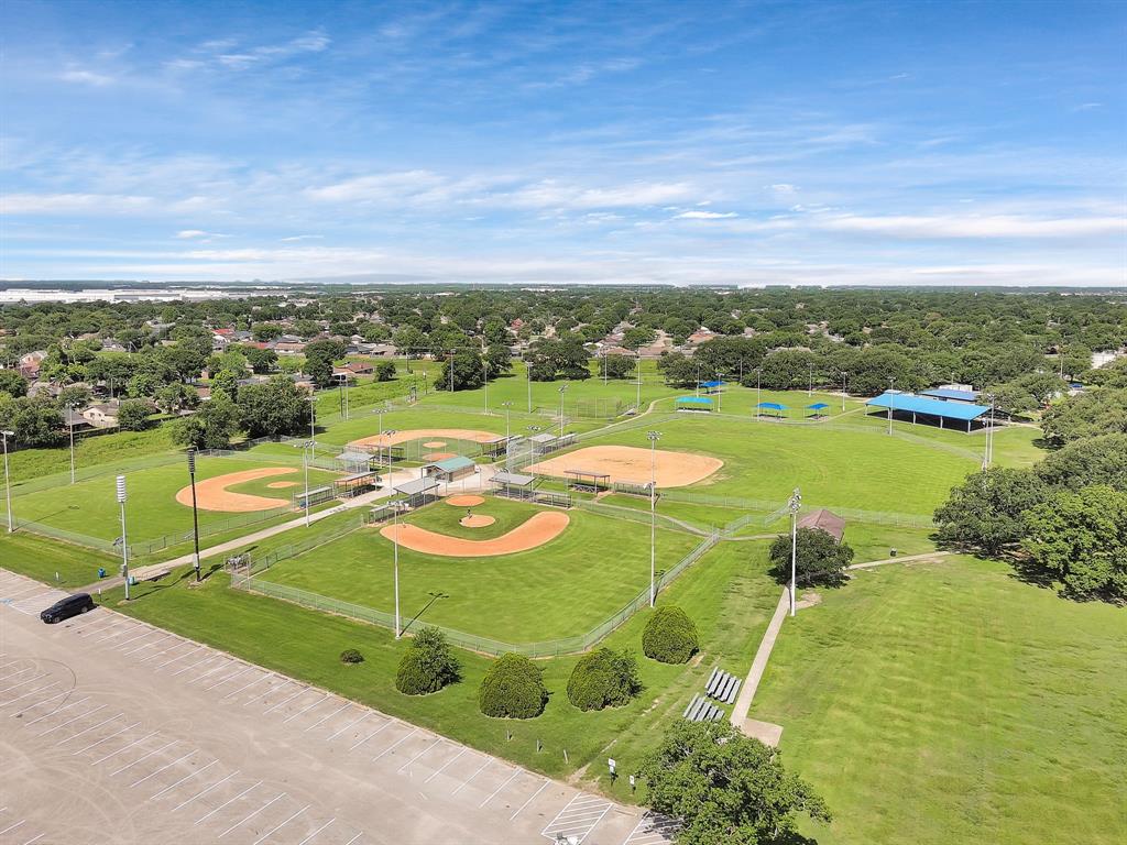 10438 Rustic Gate Road, La Porte, Texas image 29