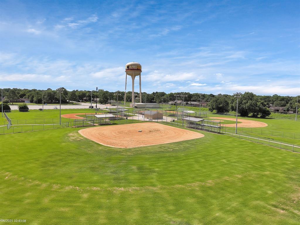 10438 Rustic Gate Road, La Porte, Texas image 35