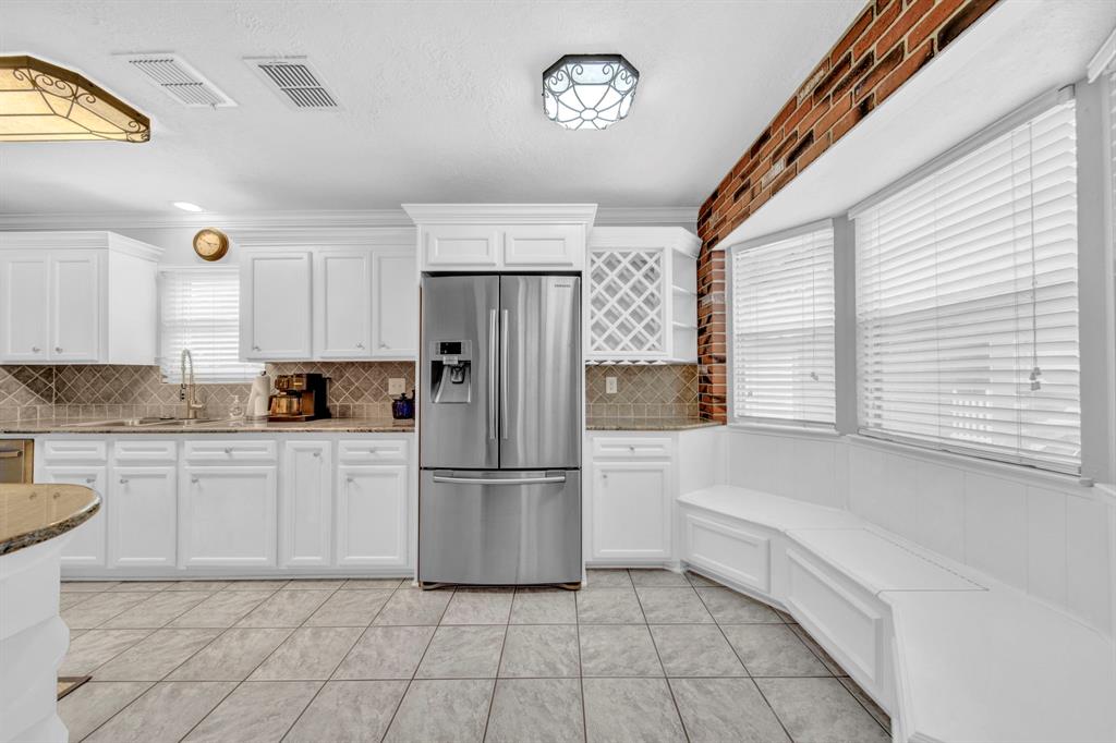 10438 Rustic Gate Road, La Porte, Texas image 10