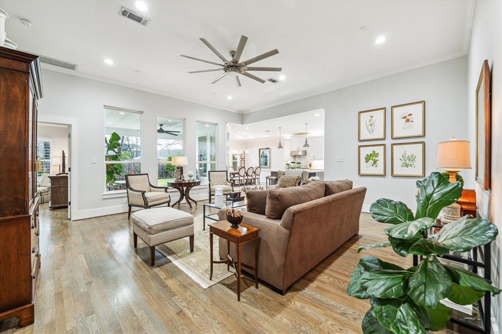 1810 Chantilly Lane, Houston, Texas image 7