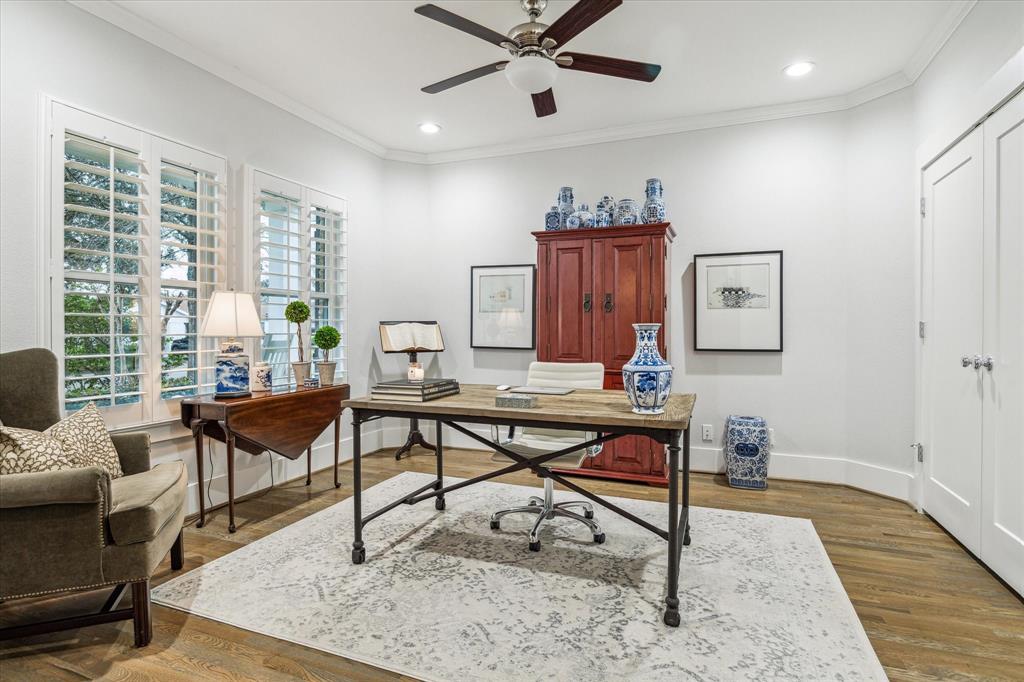 1810 Chantilly Lane, Houston, Texas image 4
