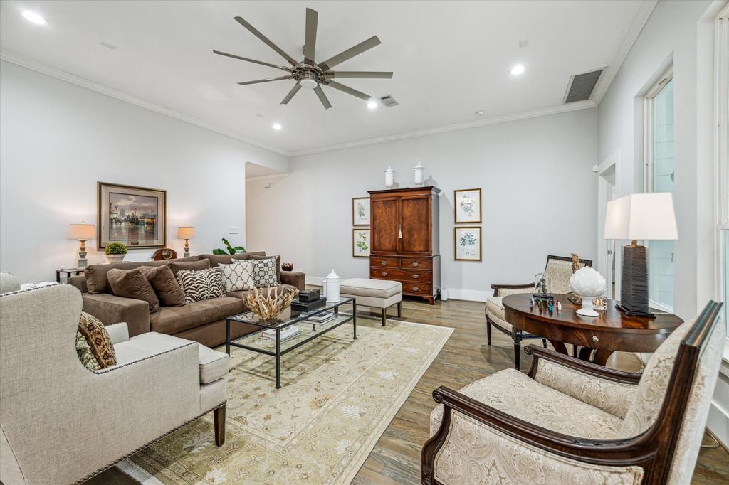 1810 Chantilly Lane, Houston, Texas image 6