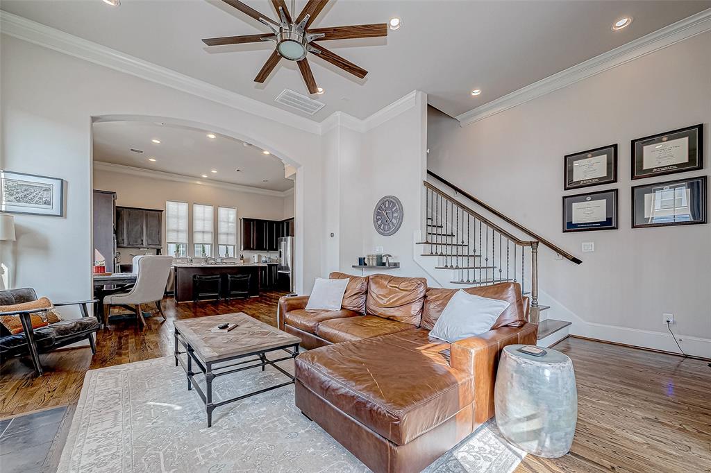 Houston, Texas 77007, United States, 3 Bedrooms Bedrooms, ,4 BathroomsBathrooms,Residential,Active,23168