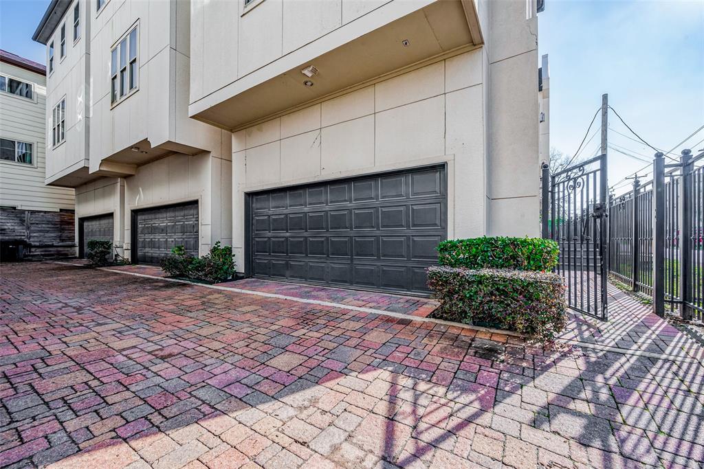 Houston, Texas 77007, United States, 3 Bedrooms Bedrooms, ,4 BathroomsBathrooms,Residential,Active,23168