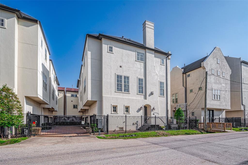 Houston, Texas 77007, United States, 3 Bedrooms Bedrooms, ,4 BathroomsBathrooms,Residential,Active,23168