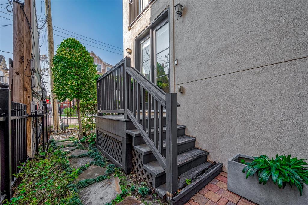 Houston, Texas 77007, United States, 3 Bedrooms Bedrooms, ,4 BathroomsBathrooms,Residential,Active,23168