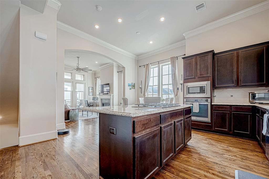 Houston, Texas 77007, United States, 3 Bedrooms Bedrooms, ,4 BathroomsBathrooms,Residential,Active,23168