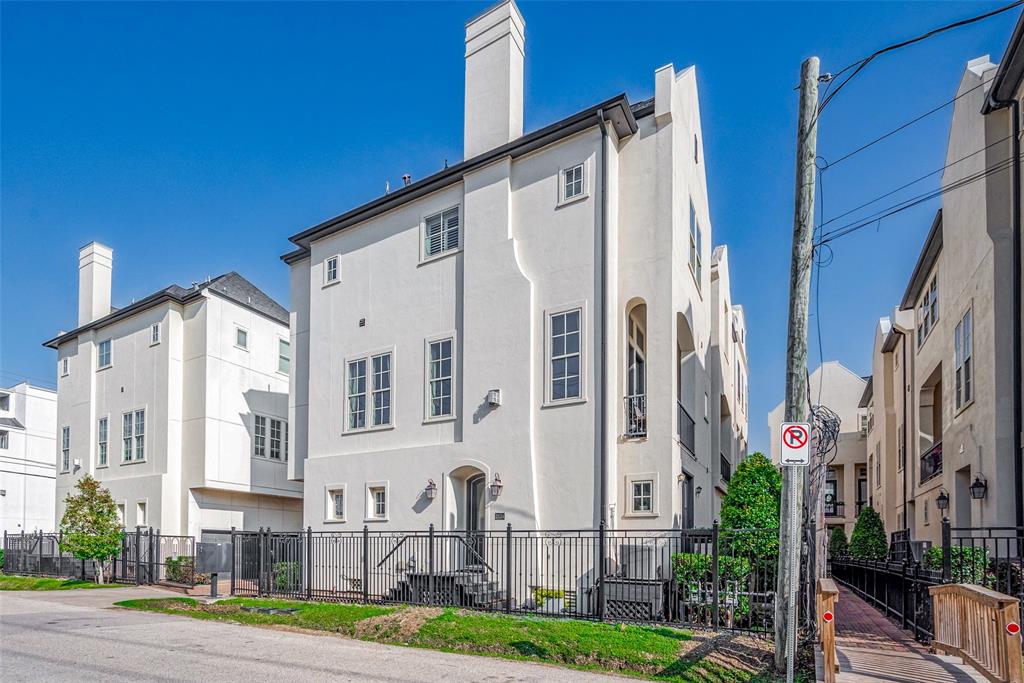 Houston, Texas 77007, United States, 3 Bedrooms Bedrooms, ,4 BathroomsBathrooms,Residential,Active,23168