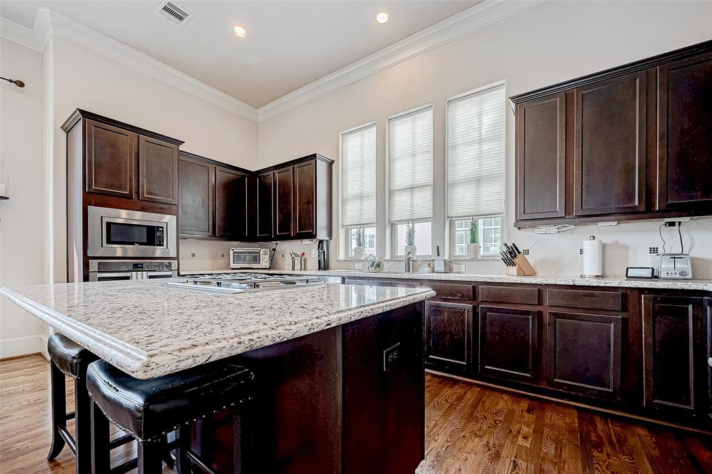 Houston, Texas 77007, United States, 3 Bedrooms Bedrooms, ,4 BathroomsBathrooms,Residential,Active,23168