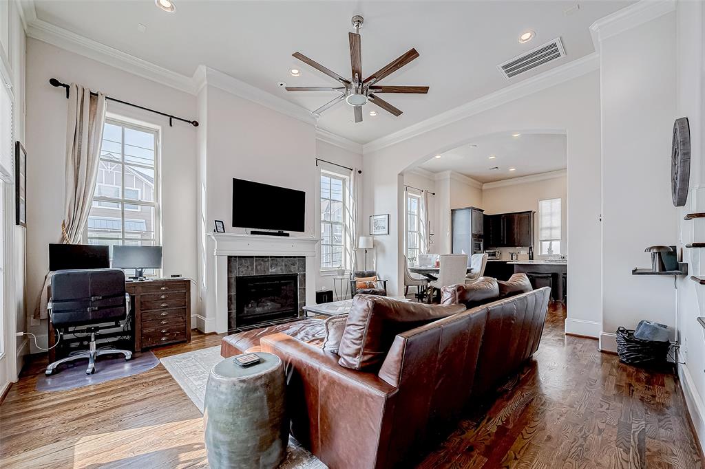 Houston, Texas 77007, United States, 3 Bedrooms Bedrooms, ,4 BathroomsBathrooms,Residential,Active,23168