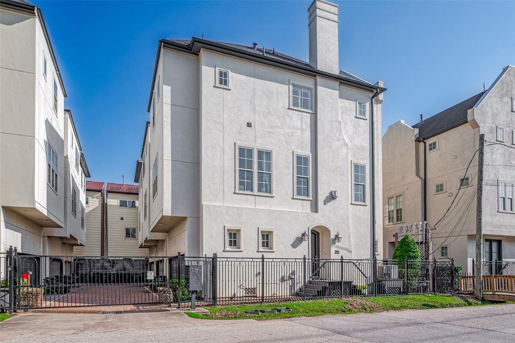 Houston, Texas 77007, United States, 3 Bedrooms Bedrooms, ,4 BathroomsBathrooms,Residential,Active,23168