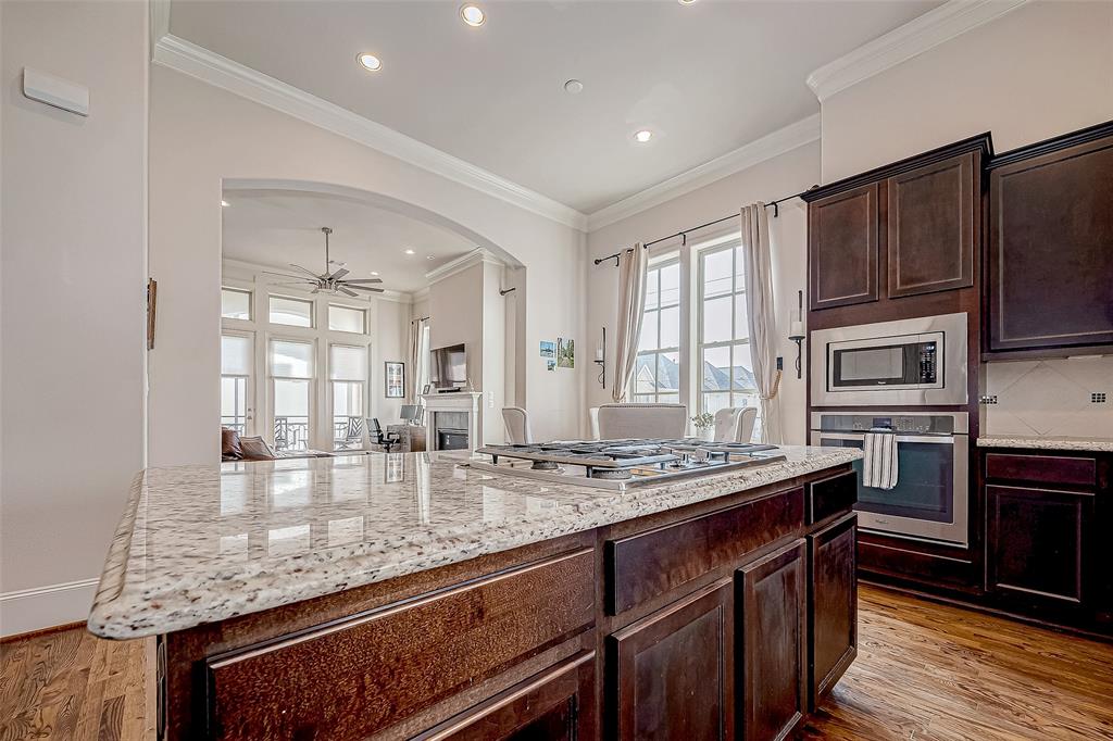 Houston, Texas 77007, United States, 3 Bedrooms Bedrooms, ,4 BathroomsBathrooms,Residential,Active,23168