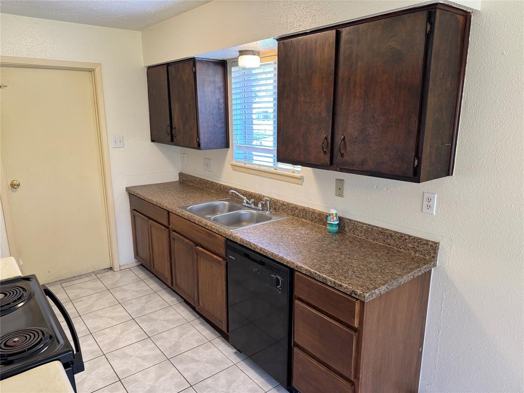 6907 Foxfield Lane, Humble, Texas image 7