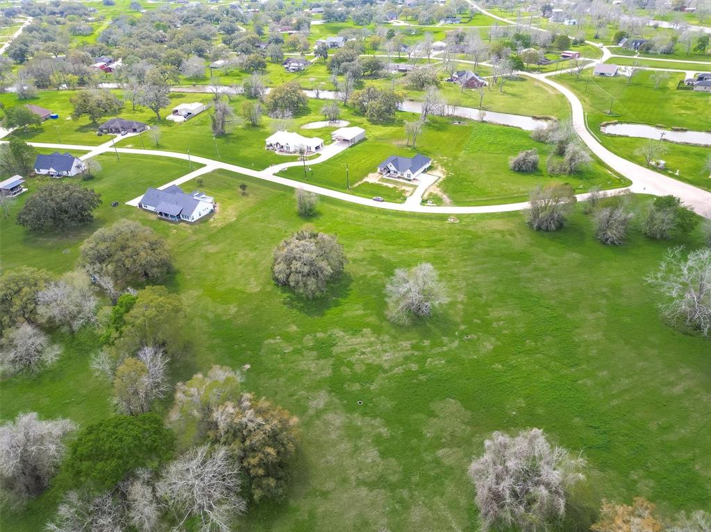 1133 Saddle Horn Bend, Angleton, Texas image 1