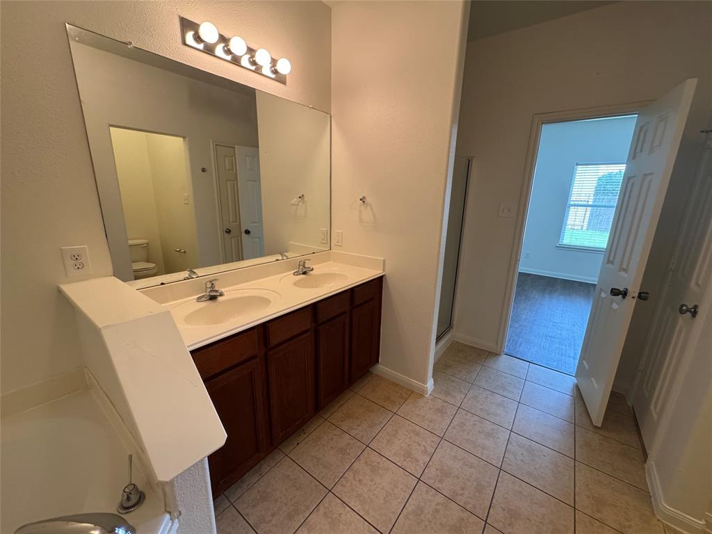 914 Paradise Road, Baytown, Texas image 5