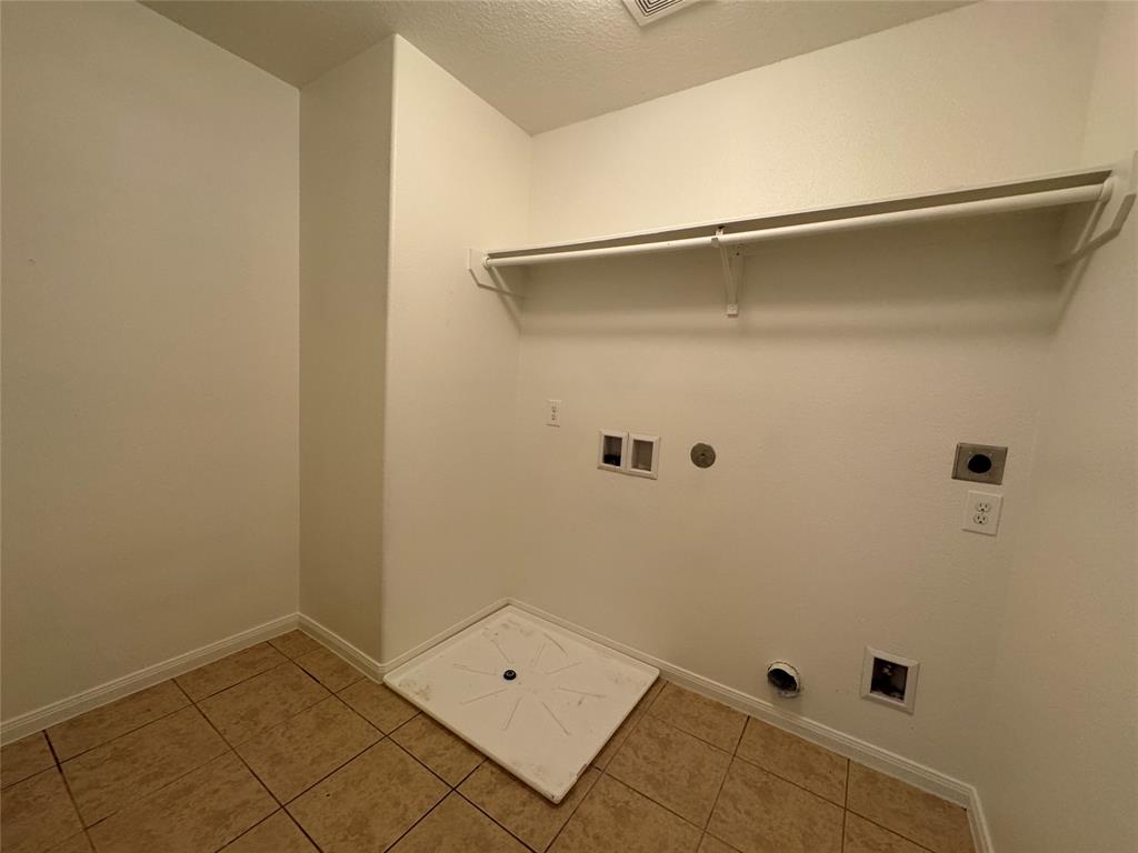 914 Paradise Road, Baytown, Texas image 11
