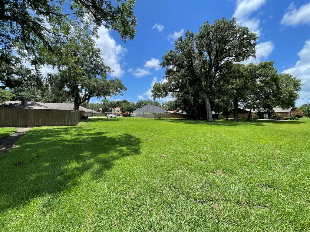 O Pecan Valley Drive, West Columbia, Texas image 2