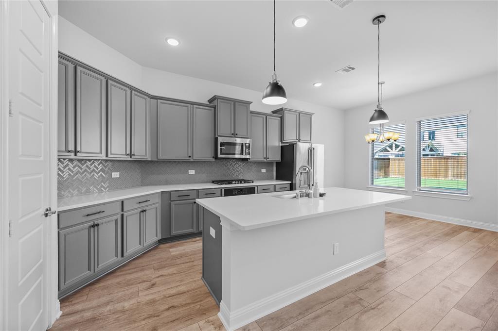 4325 Victoria Pine Drive, Spring, Texas image 8