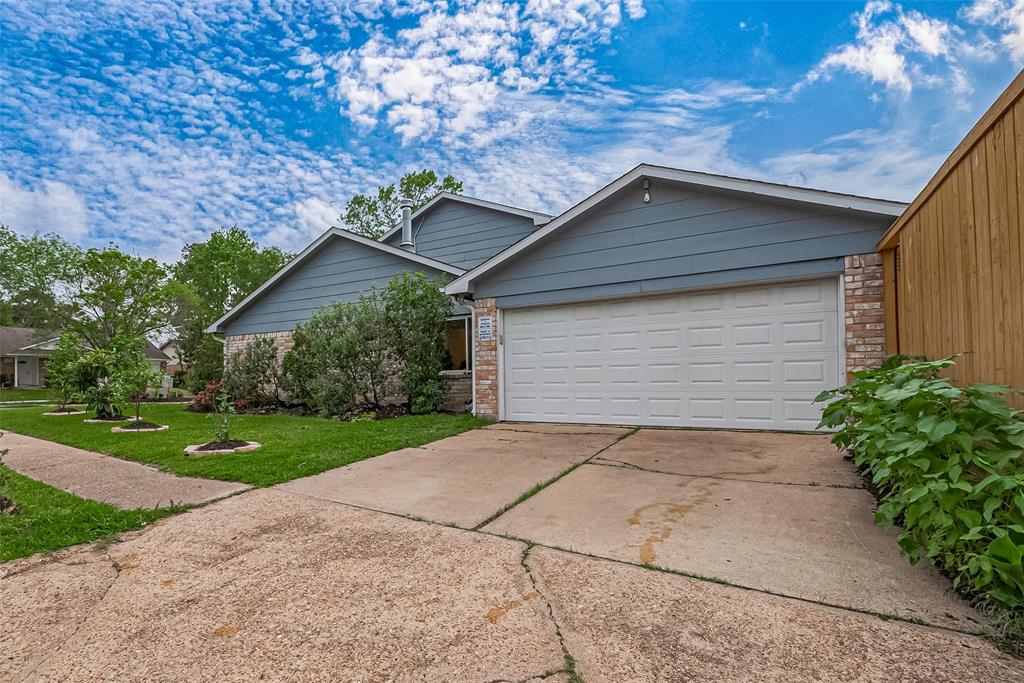 20155 Dawn Mist Drive, Humble, Texas image 3