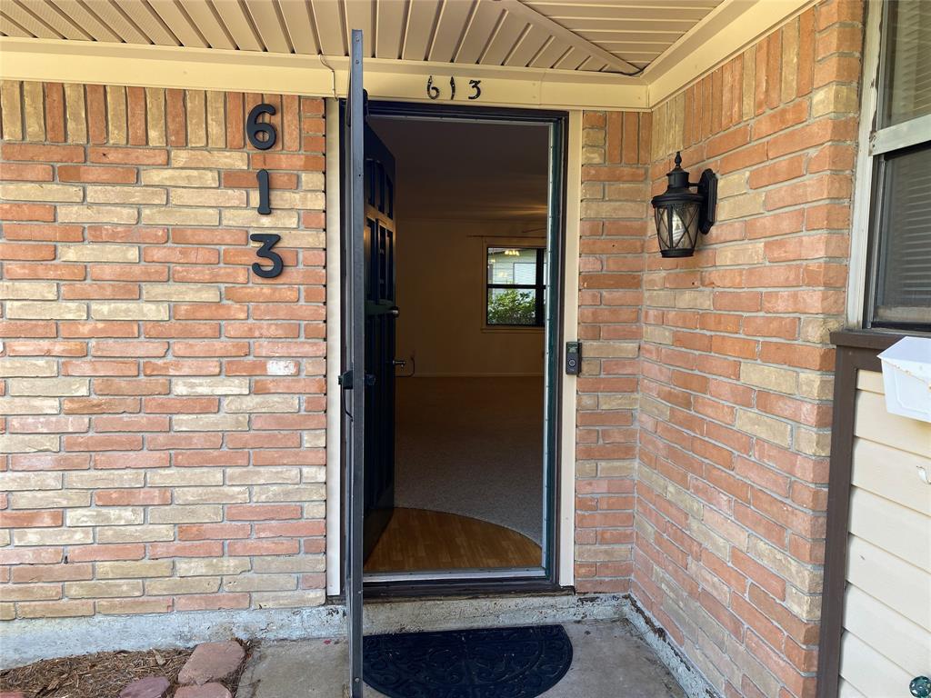 613 Willow Bend Drive, Lufkin, Texas image 3