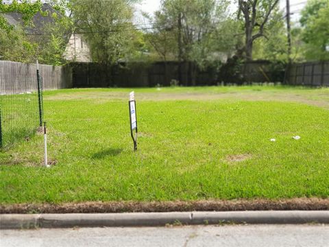 4629 Maple Street Bellaire TX 77401