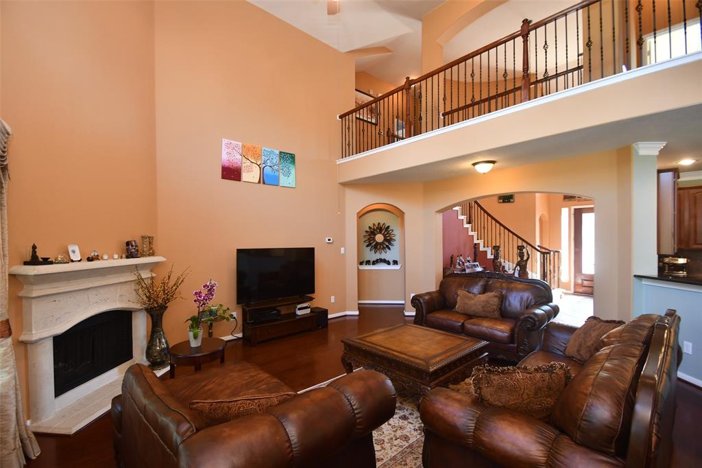 18526 W Laura Shore Drive, Cypress, Texas image 6