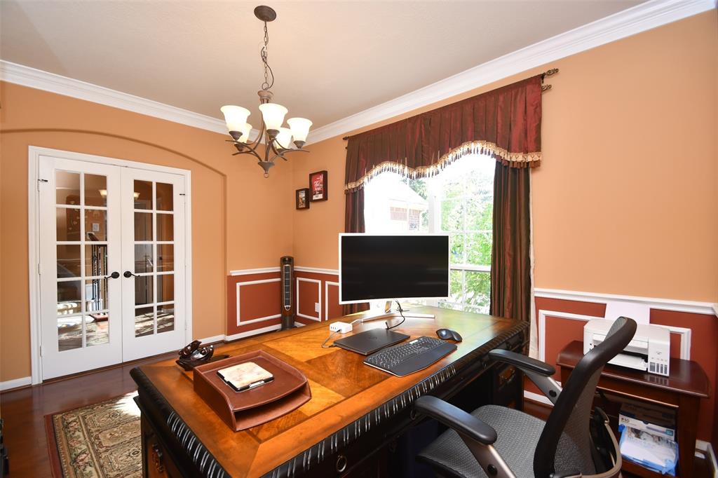 18526 W Laura Shore Drive, Cypress, Texas image 30