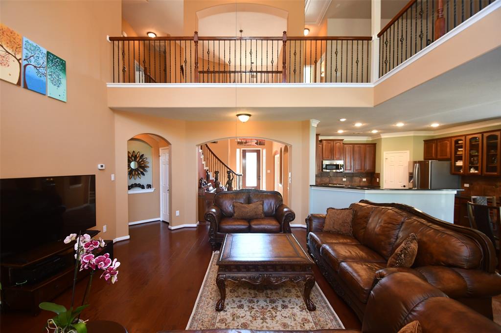 18526 W Laura Shore Drive, Cypress, Texas image 4