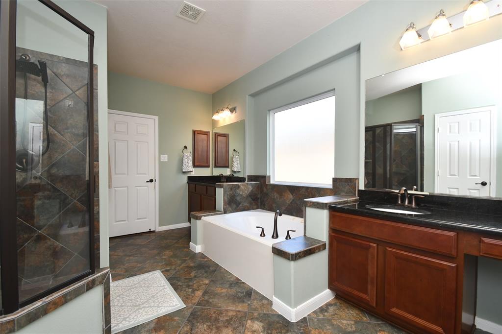 18526 W Laura Shore Drive, Cypress, Texas image 23